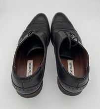 Load image into Gallery viewer, Black Steve Madden Wing Tips - Size 11